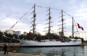 Στον Πειραιά το δεύτερο μεγαλύτερο ιστιοφόρο στον κόσμο από το Περού