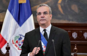 Ο Λουίς Αμπινάδερ επενεξελέγη πρόεδρος στη Δομινικανή Δημοκρατία