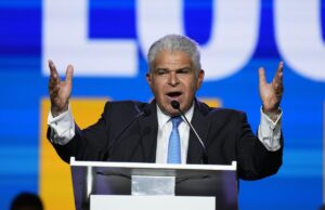 Ο συντηρητικός Χοσέ Ραούλ Μουλίνο εξελέγη νέος πρόεδρος του Παναμά