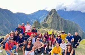 World Party Traveller: Η τηλεοπτική εκπομπή που έγινε και ταξιδιωτικό γραφείο