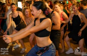 Στο Addictiva Athens Bar κάθε βράδυ latin πάρτι και χειροποίητη σανγκρία