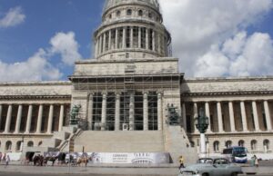 Οι ΗΠΑ αφαίρεσαν την Κούβα από τη μαύρη λίστα των κρατών που υποστηρίζουν την τρομοκρατία