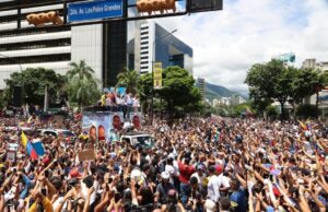 Χιλιάδες Βενεζολάνοι διαδήλωσαν στους δρόμους του Καράκας – Συγκέντρωση και στην Αθήνα