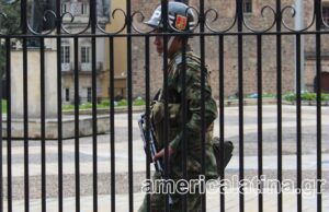 Στρατός και αστυνομία σε κυβερνητικά κτίρια στην Κολομβία μετά τον εντοπισμό εκρηκτικών