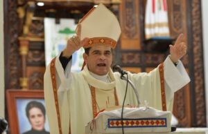 Ο ιερέας που κατήγγειλε το καθεστώς Ορτέγα στη Νικαράγουα και φυλακίστηκε
