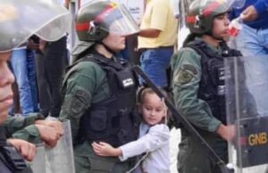 Συγκλονιστικές εικόνες από τις διαδηλώσεις κατά του Μαδούρο