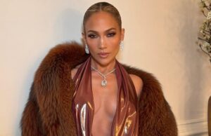 Η εντυπωσιακή εμφάνιση της Τζένιφερ Λόπες στα βραβεία Grammy