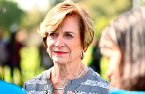 Η Evelyn Matthei προηγείται στις δημοσκοπήσεις για τις προεδρικές εκλογές στη Χιλή