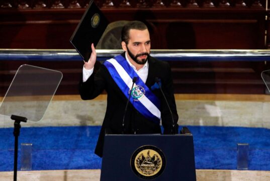 Ετήσια Έκθεση: “Μαζική φυγή δημοσιογράφων από το Ελ Σαλβαδόρ λόγω πιέσεων στον Τύπο”