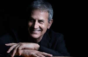 Ο Γιώργος Νταλάρας τον Νοέμβριο στην Αργεντινή