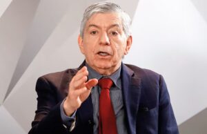 Γιατί ο πρώην πρόεδρος της Κολομβίας Σέσαρ Γκαβίρια επιτίθεται στον πρόεδρο Γκουστάβο Πέτρο