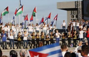 Χιλιάδες Κουβανοί διαδήλωσαν στην Αβάνα έξω από την πρεσβεία των ΗΠΑ για την Παλαιστίνη