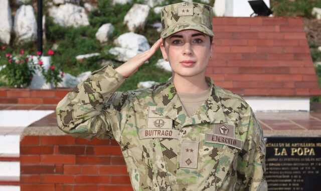ejercito militares militar colombia mujer