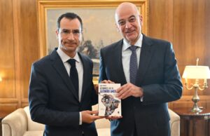 Ο Νίκος Δένδιας προλογίζει το νέο βιβλίο του Ιάσονα Πιπίνη για τη Λατινική Αμερική