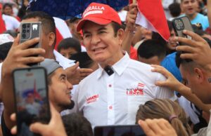 Δεύτερος ο “εκλεκτός” του Τραμπ στις εκλογές στην Ονδούρα – Ταραχές μετά το οριακό το αποτέλεσμα