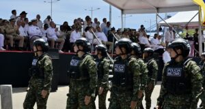Μάχη ανάμεσα σε στρατιωτικούς και αντάρτες της Κολομβίας