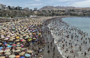 Περού: Χιλιάδες πολίτες υποδέχθηκαν το νέο έτος στις παραλίες
