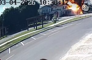 Η στιγμή που ιδιωτικό αεροπλάνο στη Βραζιλία συντρίβεται σε εστιατόριο και σκοτώνονται 4 άτομα