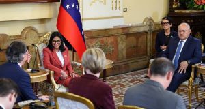 Μπετανκούρ: Ο επιχειρηματίας που συνδέει Τραμπ – Ροντρίγκες και κατηγορείται για ξέπλυμα