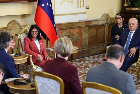 Μπετανκούρ: Ο επιχειρηματίας που συνδέει Τραμπ – Ροντρίγκες και κατηγορείται για ξέπλυμα